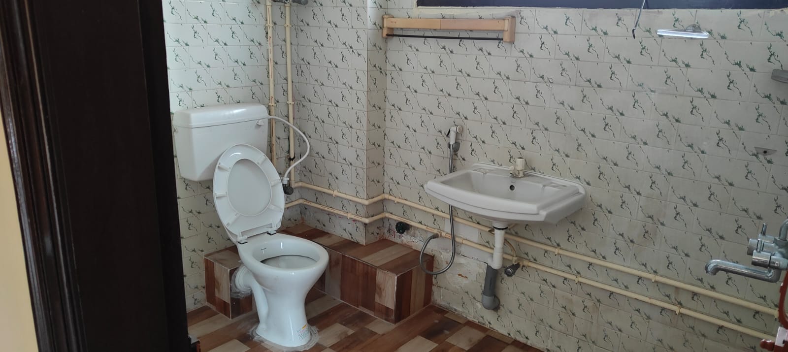 Semi Furnished 3bhk in Ratnagiri Rd, Bamunimaidan, Guwahati, Assam 781021, India for Rent